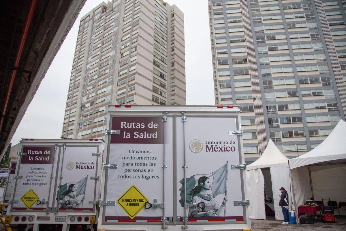 La Presidenta señaló que a partir de haber identificado estas situaciones, se pudo conformar las Caravanas de la Salud que permitan garantizar de manera más eficiente de abasto de medicamentos. Foto