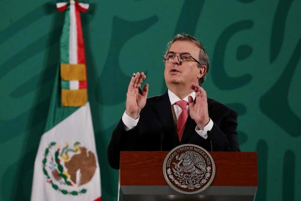 El secretario de Relaciones Exteriores, Marcelo Ebrard Casaubón, durante la conferencia presidencial matutina en Palacio Nacional, el 22 de diciembre de 2021. Foto Roberto García Ortiz









