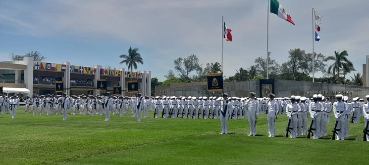 Este viernes se realizó la ceremonia de graduación de 162 cadetes de la Heroica Escuela Naval Militar. Foto Cesar Arellano 
