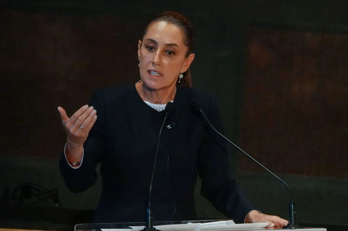 La presidenta Claudia Sheinbaum durante la ceremonia del primer Ciclo Escolar del Bachillerato Nacional realizada en el Anfiteatro del Antiguo Colegio de San Ildefonso en CDMX, el 26 de agosto de 2025. Foto 