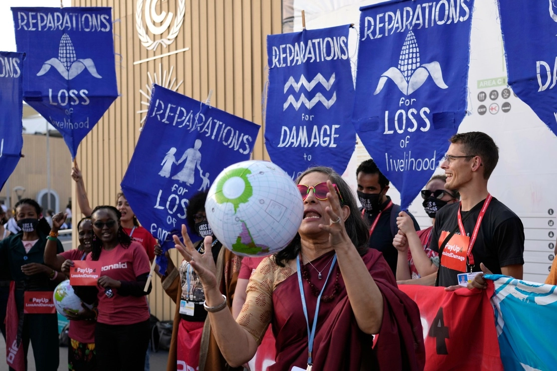 Protesta para exigir el pago por pérdidas y daños en la Cumbre Climática COP27 de la ONU, el miércoles 16 de noviembre de 2022, en Sharm el-Sheikh, Egipto. Foto Ap