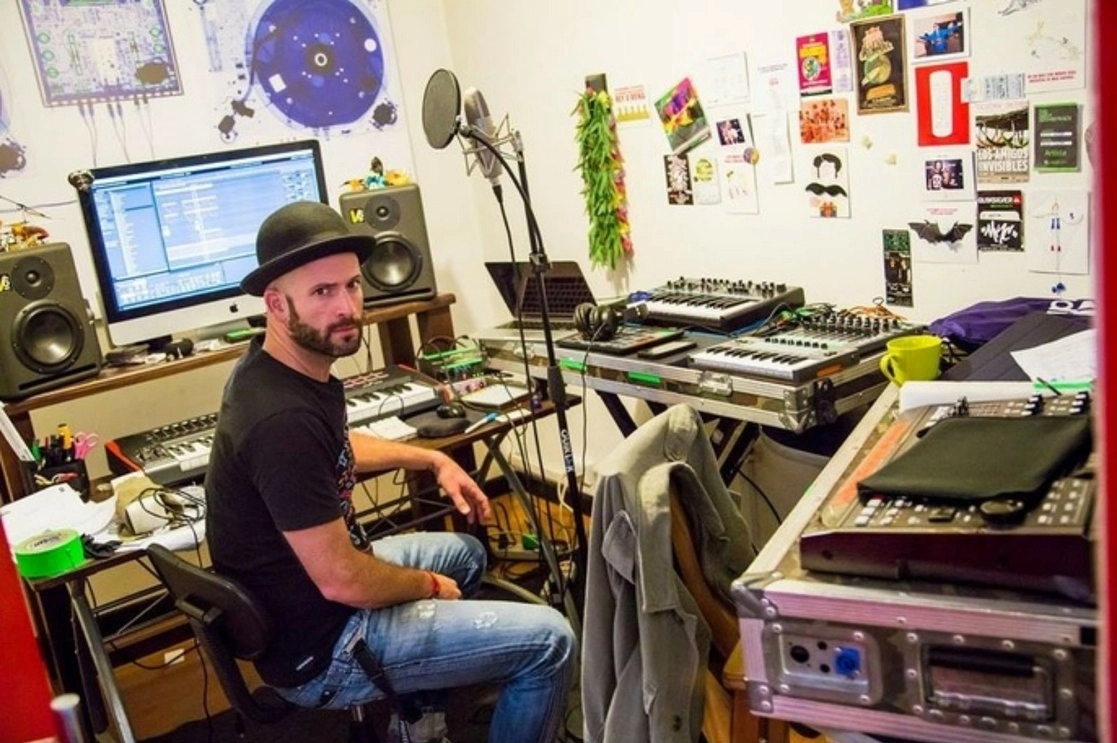 Es genial que un teclado ayude a expresar una idea, afirma el venezolano respecto de la tecnología. Foto tomada del sitio de http://www.djmkc.co / Archivo 