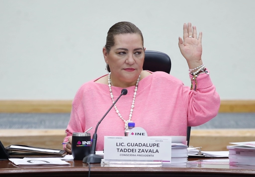 La consejera presidenta Guadalupe Taddei, durante la sesión ordinaria del Consejo General del INE, en la Ciudad de México, el 27 de febrero de 2024. Cristina Rodríguez/ archivo
