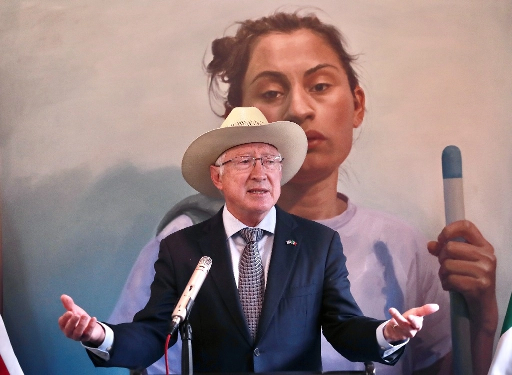 Ken Salazar, embajador de EU en México, durante una conferencia de prensa, el 22 de agosto de 2024. Foto Luis Castillo