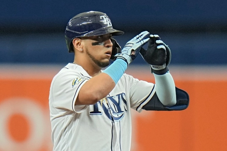 Isaac Paredes, de los Tampa Bay Rays, reacciona después de su doble productor ante el abridor de los Angelinos de Los Ángeles, Griffin Canning, durante la primera entrada. Foto Ap