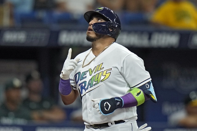 El mexicano Isaac Paredes tras anotar una carrera en el encuentro. Foto Ap