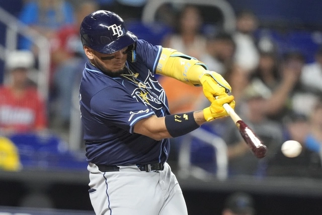 El mexicano Isaac Paredes durante el juego. Foto Ap