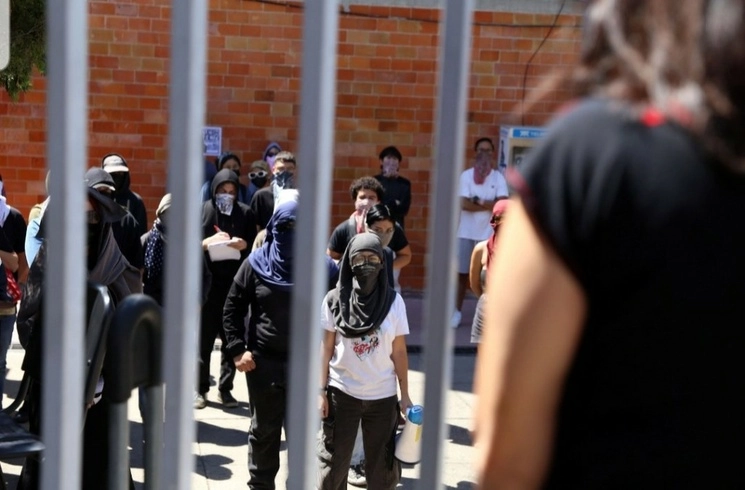 Estudiantes mantienen en paro en el Centro Universitario de Ciencias Sociales y Humanidades de la Universidad de Guadalajara. Foto @DifundeCUCSH