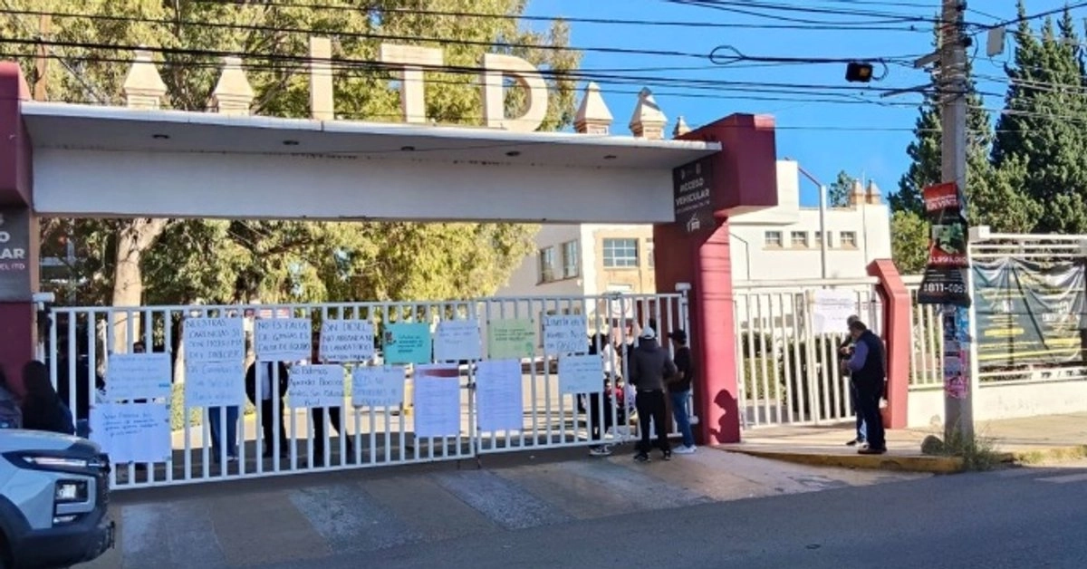 El paro de labores que empredieron estudiantes del Instituto Tecnológico de Durango ya cumplió una semana sin visos de solución. Foto 