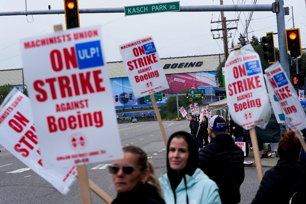 Trabajadores de Boeing durante la huelga en la planta de Everett, Washington, el 15 de septiembre de 2024. Foto Ap