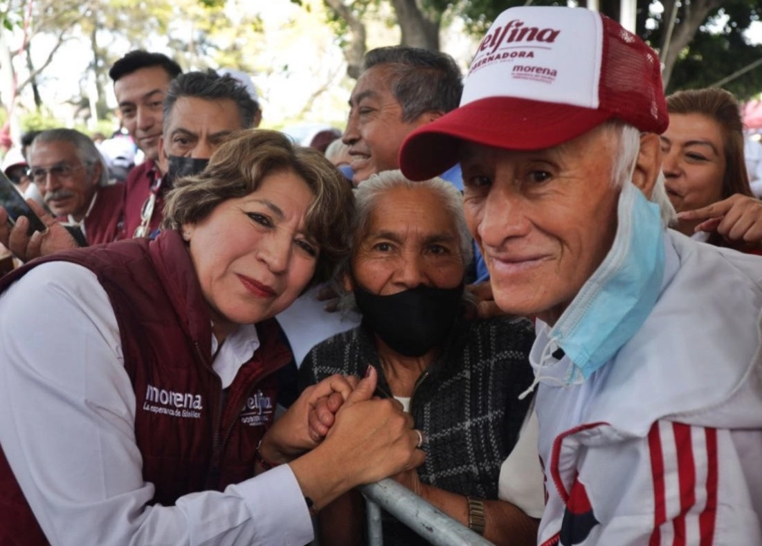 La abanderada de Morena a la gubernatura del Estado de México, Delfina Gómez. Imagen tomada del Twitter @delfinagomeza