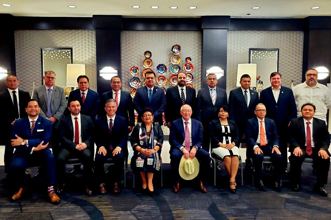 Asistentes a la Cumbre Binacional de Fiscales realizada en Arizona, Estados Unidos. Foto FGJCDMX