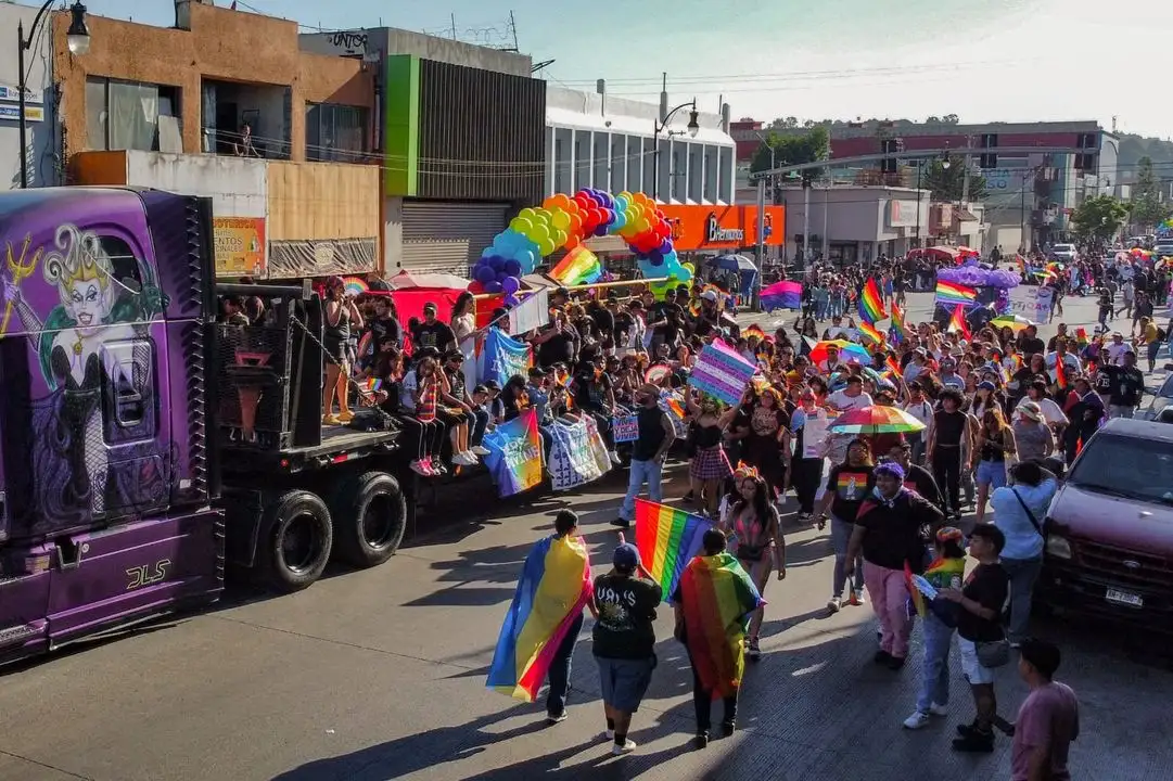 "Luchen por lo que quieren, el amor es amor sin importar la persona, nunca se escondan, no bajen la voz para que no se invisibilicen", expresaron. Foto