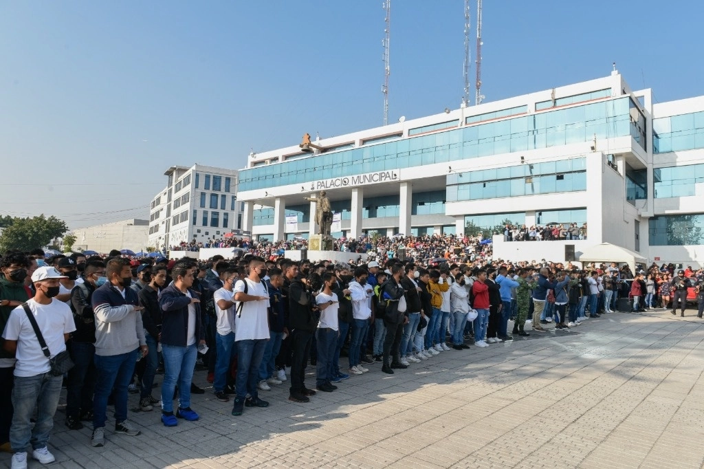 En enero pasado inició el registro de jóvenes naucalpenses para obtener dicho documento, proceso que concluyó el pasado 15 de octubre. Foto La Jornada 