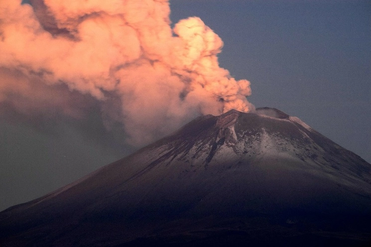 Volcán Popocatépetl en el estado de Puebla, México. Foto Afp