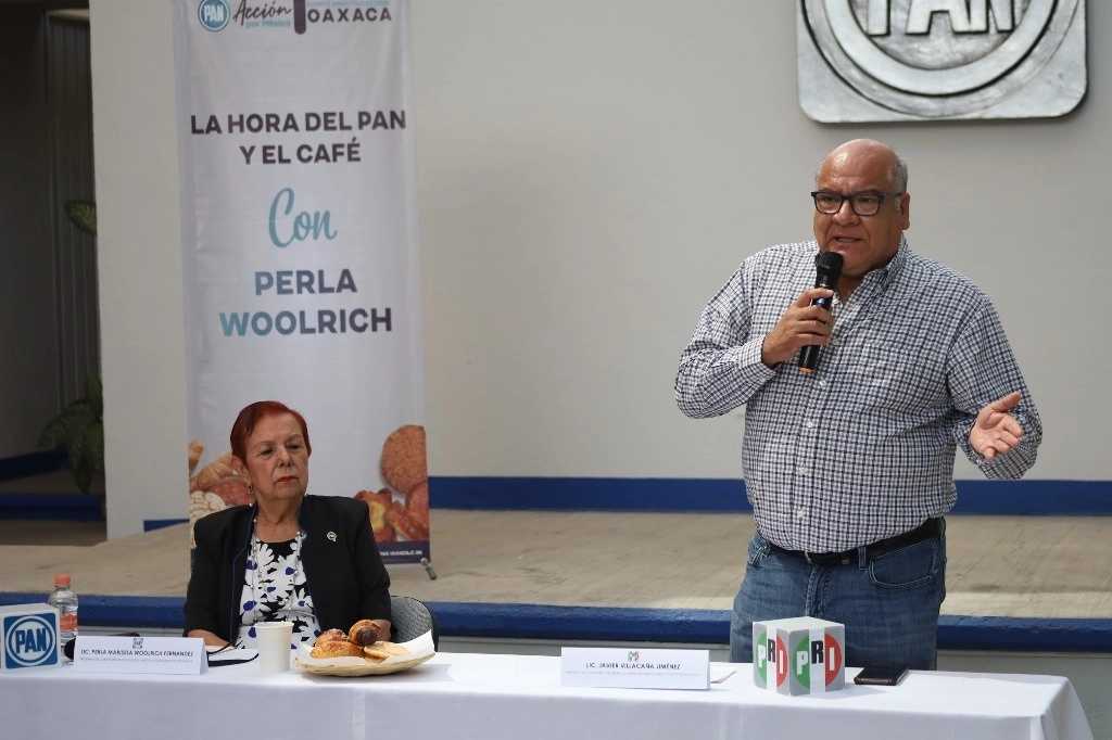 Aseguraron que Salomón Jara ha buscado a las autoridades municipales emanadas de PRI, PAN y PRD, a quienes ha prometido obras y proyectos a cambio de abandonar sus partidos y unirse a Morena. Foto Jorge A. Pérez Alfonso 