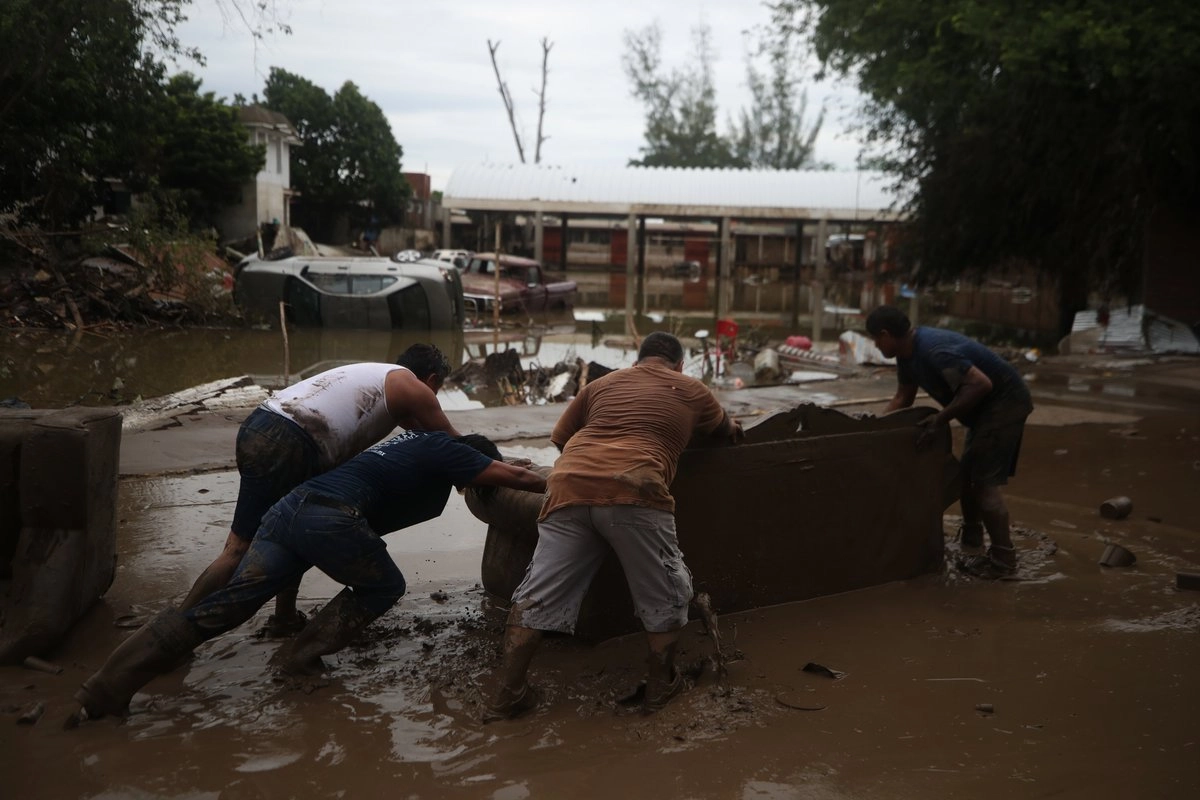 Las dirigencias de los partidos de Morena, PRI y PAN expresaron su solidaridad con los afectados por las lluvias que han dejado 47 fallecidos en cinco entidades del país. Foto