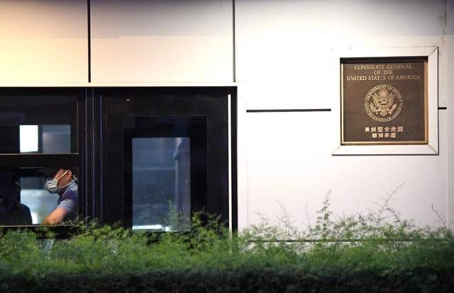 China ordenó el cierre del consulado de EU en Chengdu en respuesta a la misma medida en contra de su misión diplomática en Houston. Foto Afp