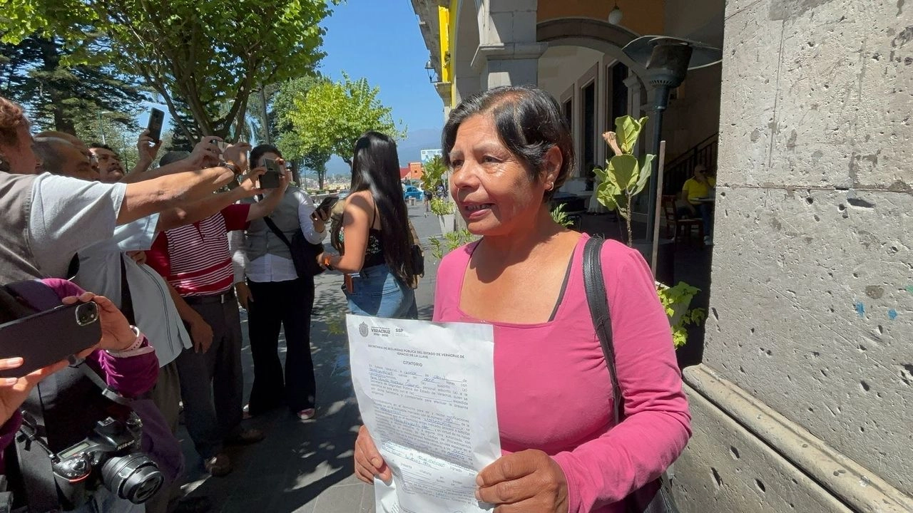 Margarita Hernández denunció que fue despojada de su casa en Xalapa por un ex elemento de Tránsito Estatal, identificado como Eddie Emmanuel.