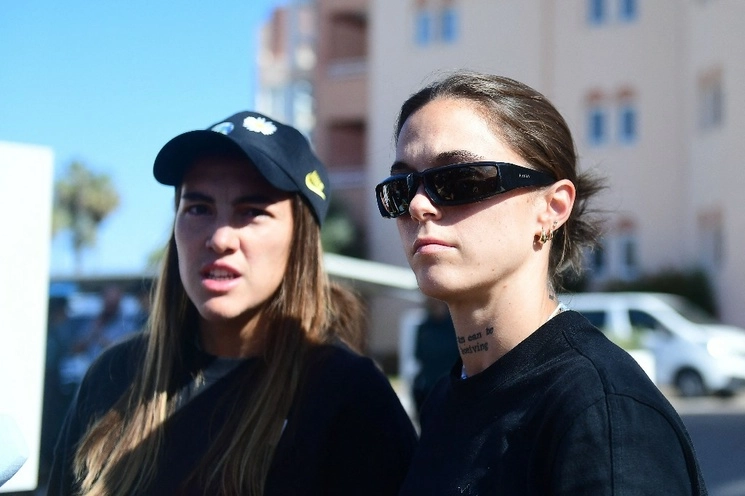 La centrocampista española Patri Guijarro y la defensora Mapi León después de anunciar que dejarán la selección nacional, el 20 de septiembre de 2023. Foto Afp