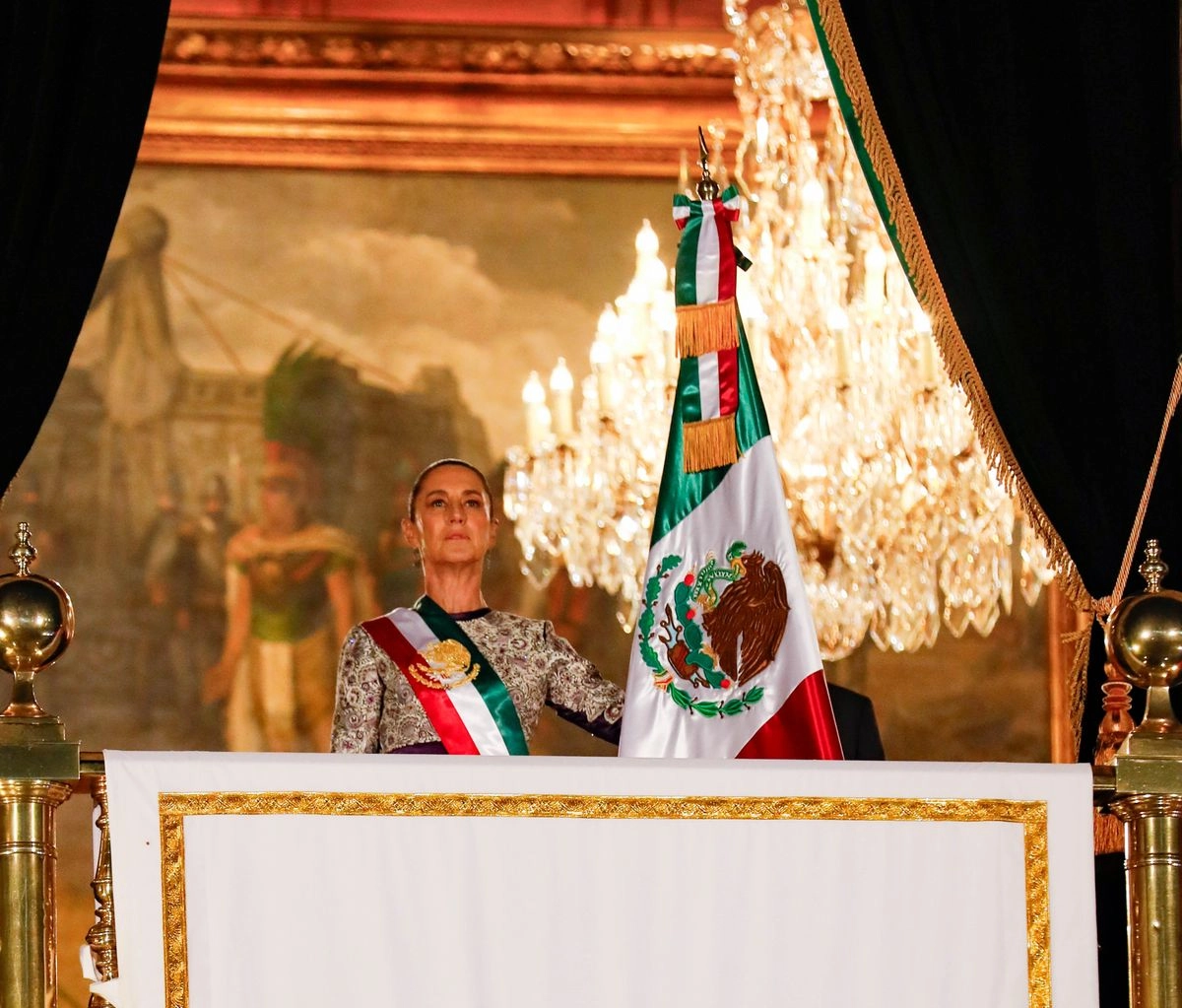 La presidenta Claudia Sheinbaum durante la ceremonia del 215 Aniversario del Grito de Independencia. Foto 