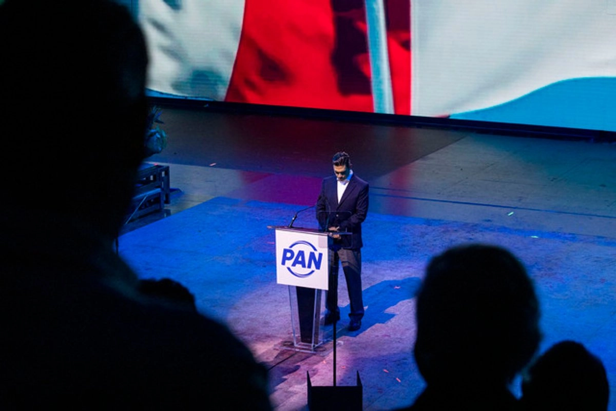 Durante el lanzamiento de la nueva imagen del PAN, resulta que perfiles son los mismos que en 2024, decían que el PAN era de centro-izquierda. Foto 