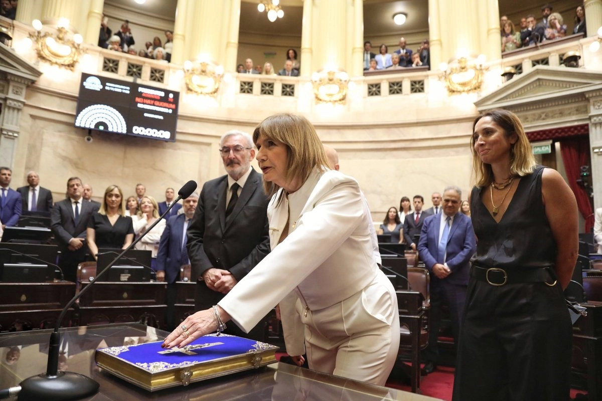 Bullrich presentó su renuncia formal al Ministerio de Seguridad, un trámite necesario tras haber jurado el viernes pasado como senadora nacional.