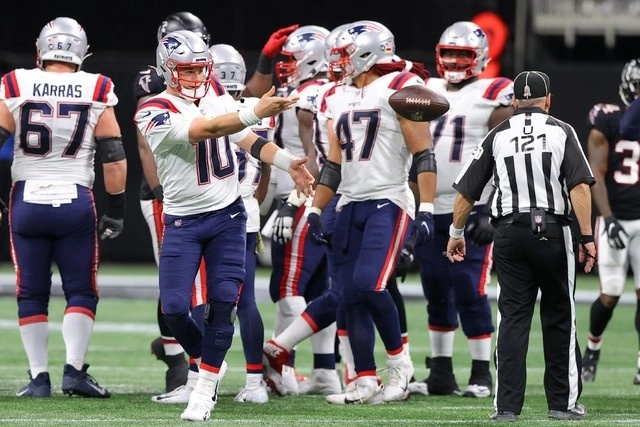 Jugadores de los Patriotas de Nueva Inglaterra festejan al término del juego. Foto Afp
