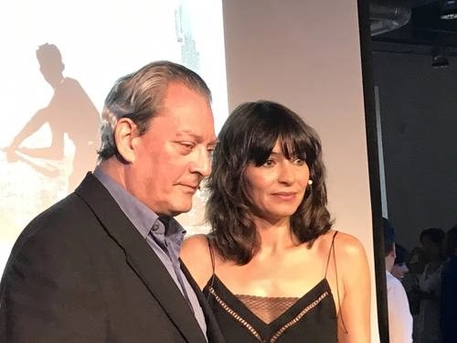 Paul Auster y la periodista española Marta Fernández, en la ciudad de Madrid. Foto Armando Tejeda / Archivo
