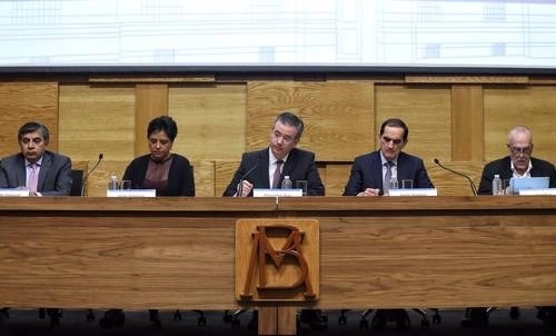 El gobernador del Banco de México, Alejandro Díaz de León, con los subgobernadores Gerardo Esquivel, Irene Espinosa, Javier Guzmán Calafell y Jonathan Heath. Foto Marco Peláez / Archivo
