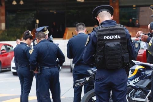 El elemento de la PBI resultó con una herida superficial en la cabeza. Foto Víctor Camacho / Archivo