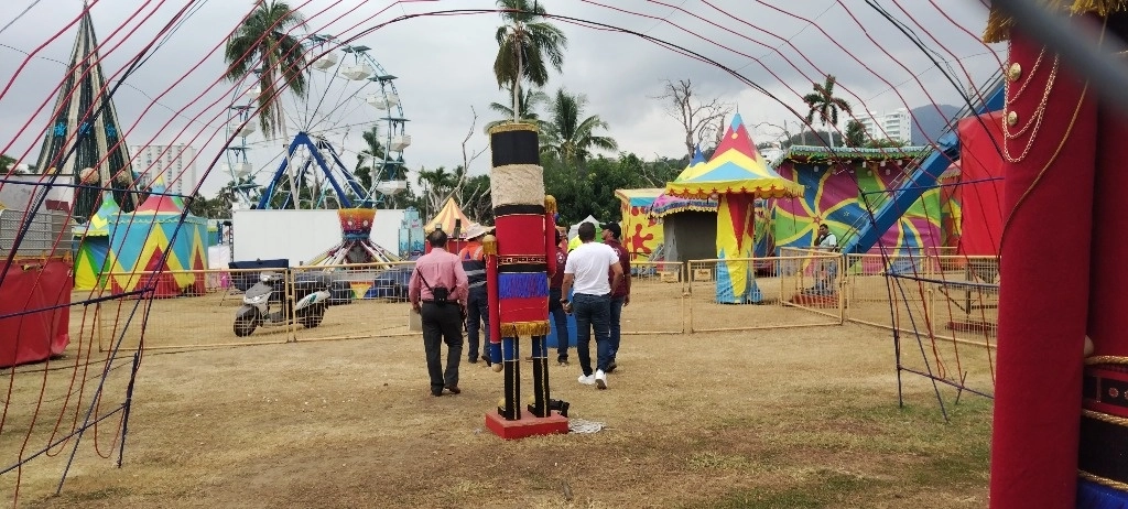 Protección Civil municipal realizará un dictamen, después de supervisar cada uno de los juegos mecánicos de la feria, para determinar si recibe autorización para continuar operando o no. Foto Héctor Briseño 