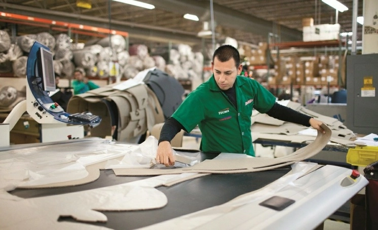 El IPM se ubicó en 53.6 unidades, permaneciendo por arriba del umbral de los 50 puntos, que supone expansión en la industria e hilando 34 meses en dicho umbral. Foto ‘La Jornada’ / Archivo