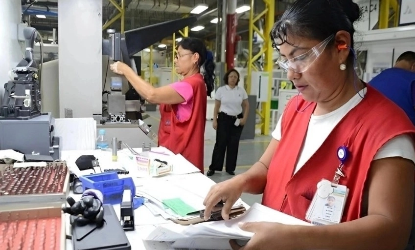 En junio de 2024 y con cifras sin ajuste estacional, por grupos de subsectores de actividad económica, seis de los siete rubros que integran el IPM mostraron reducciones anuales, al tiempo que uno se mantuvo. Foto Cristina Gómez Lima / Archivo