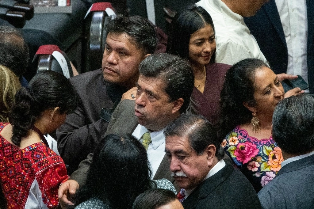  El diputado morenista Pedro Haces Barba (c) en imagen de archivo. Foto Galo Cañas / Cuartoscuro / La Jornada
