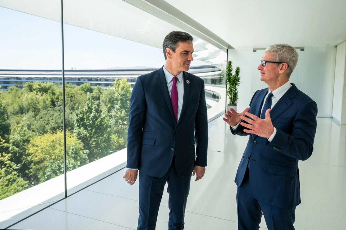 Pedro Sánchez, presidente del Gobierno español se reunió en Sn Francisco, California, con Tim Cook, director ejecutivo de Apple. Foto Tomada del Twitter @sanchezcastejon  