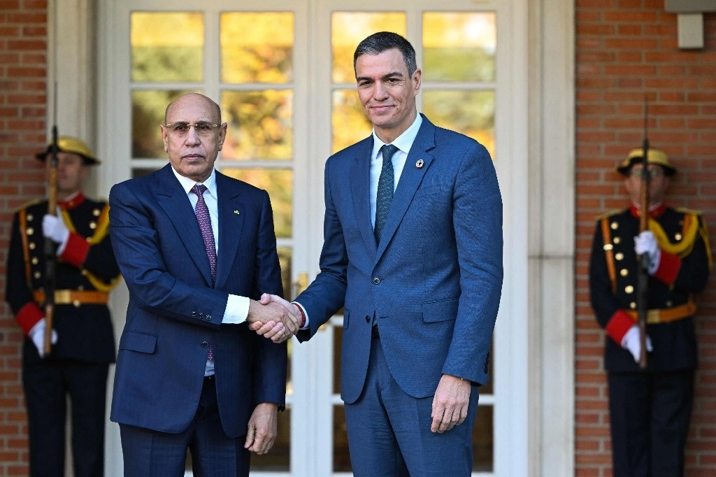 El presidente del gobierno español, Pedro Sánchez y el mandatario de Mauritania, Mohamed Ould Cheikh El Ghazouani, en el Palacio de la Moncloa, en Madrid, el 5 de diciembre de 2024. Foto Afp