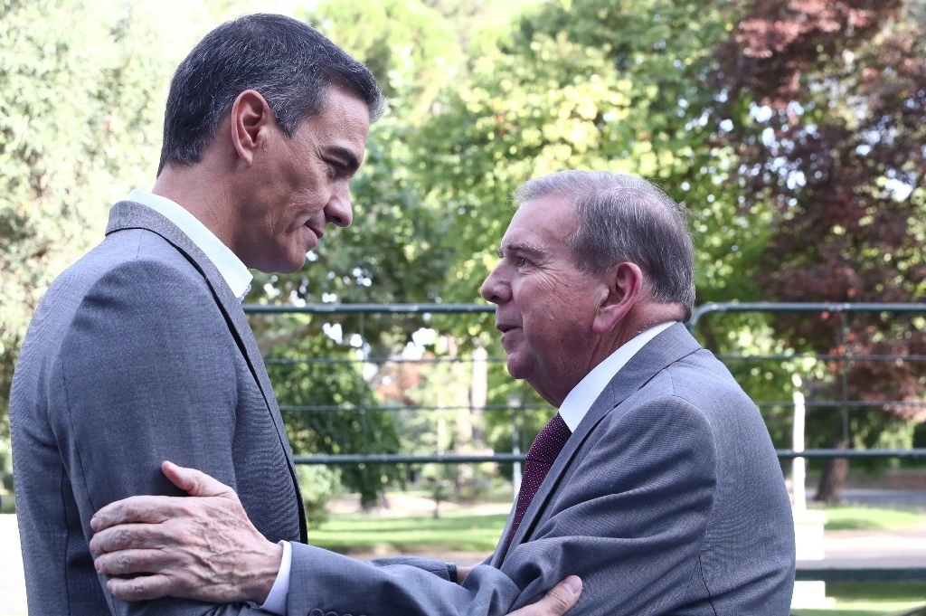 Pedro Sánchez, presidente del gobierno español y el líder opositor venezolano, Edmundo González. Foto Europa Press