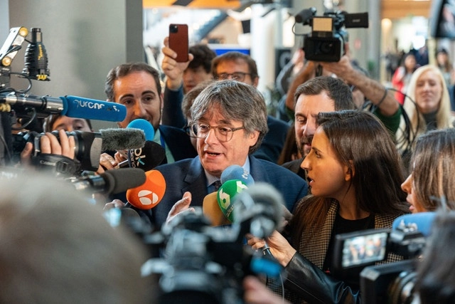 El ex presidente catalán Carles Puigdemont, ayer a su llegada al Parlamento Europeo. Foto Europa Press 