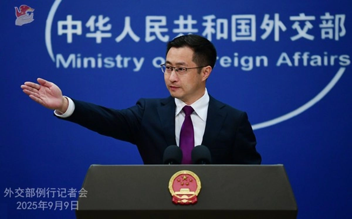 Pekín "se opone firmemente a cualquier coerción de otros para imponer restricciones a China bajo distintos pretextos, lo que socava los derechos e intereses legítimos de China", dijo un portavoz del Ministerio de Relaciones Exteriores, Lin Jian, en una rueda de prensa diaria. Foto 