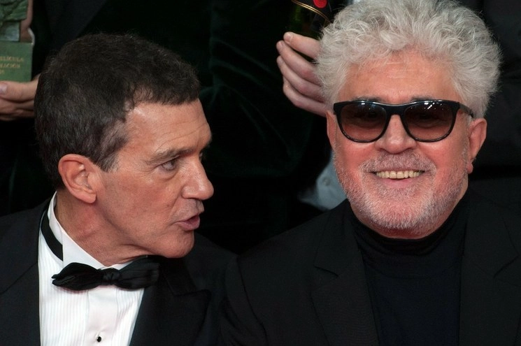 Antonio Banderas y Pedro Almodóvar en la entrega de los Premios Goya 2020. Foto Afp/Archivo