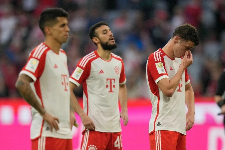El Bayern Múnich dejó de tener el campeonato de Bundesliga en sus manos; lo que haga Borussia Dortmund definirá al campeón del torneo alemán. Foto Ap
