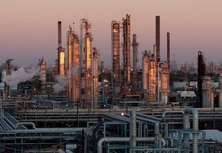 Desde 1993 Pemex es socio a partes iguales de la empresa angloholandesa Shell en la refinería Deer Park, ubicada en Houston, Texas. Foto Pemex