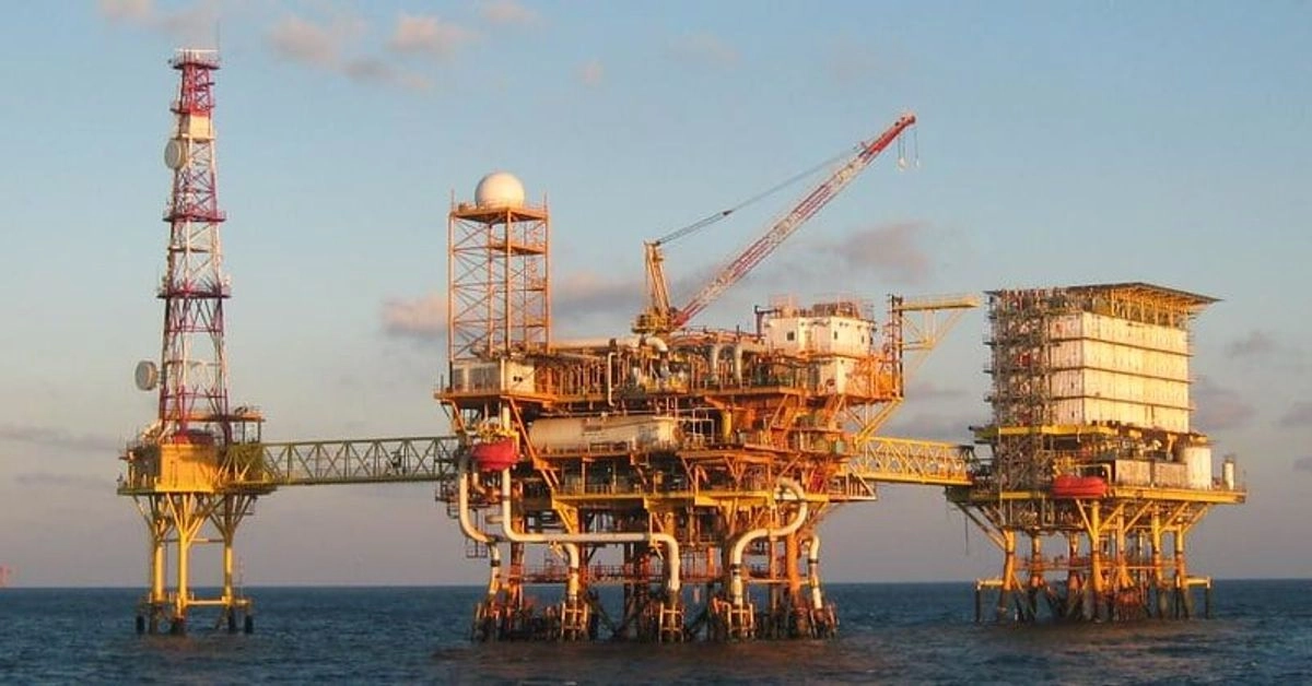 Se activaron las alarmas y se suspendieron trabajos calientes, como soldadura y corte; además de que se instalaron barricadas de peligro, para acordonar la zona. Foto