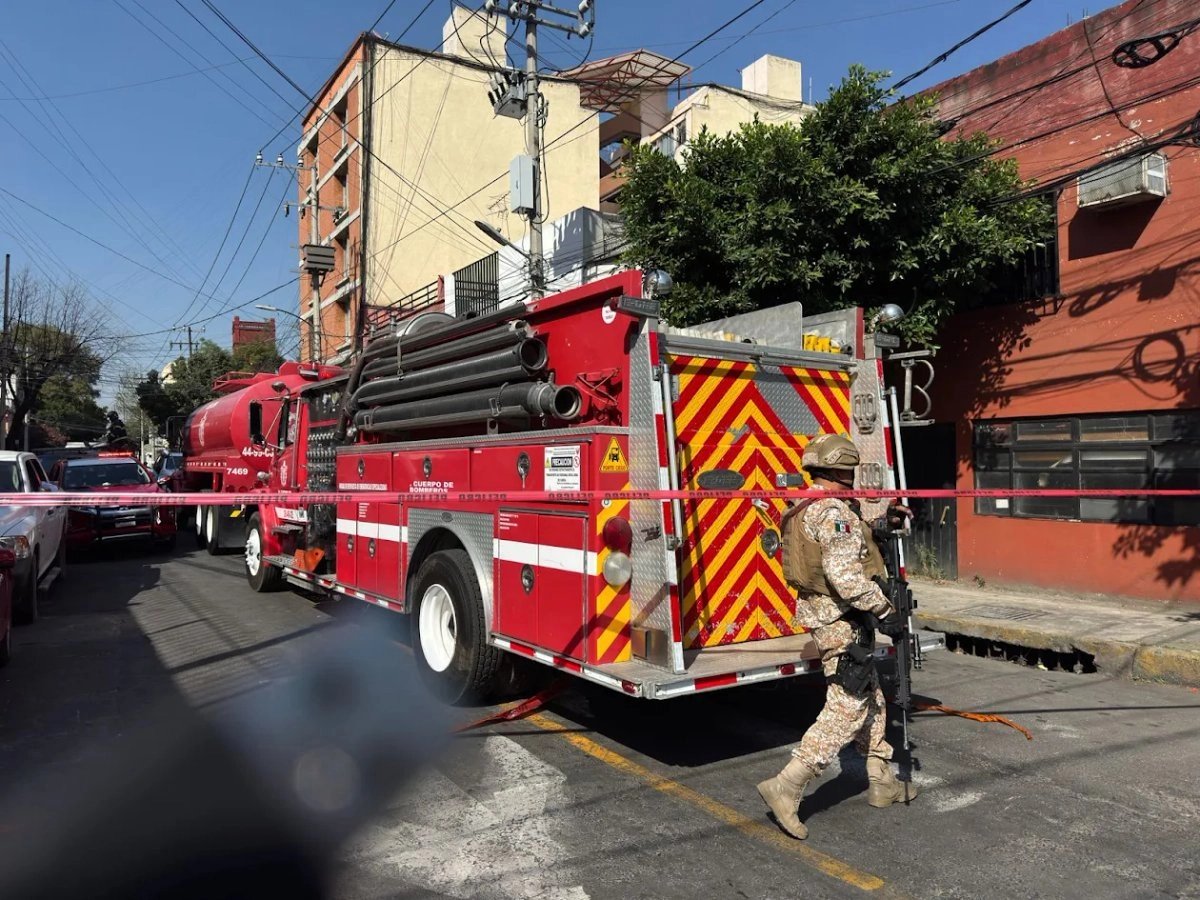 Personal de Pemex detectó una toma clandestina de combustible en un domicilio ubicado en la calle Gobernador M. González y Observatorio, en la colonia Observatorio de la alcaldía Miguel Hidalgo, Ciudad de México. 