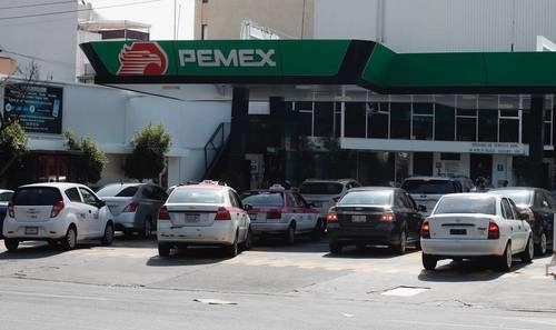 Una gasolinera en la Ciudad de México. Foto Cristina Rodríguez