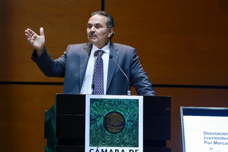Pemex espera recibir este año unos 7 mil 500 millones de pesos (313 millones de dólares) por su programa de coberturas petroleras, dijo su director general, Octavio Romero Oropeza. Foto Luis Castillo / Archivo