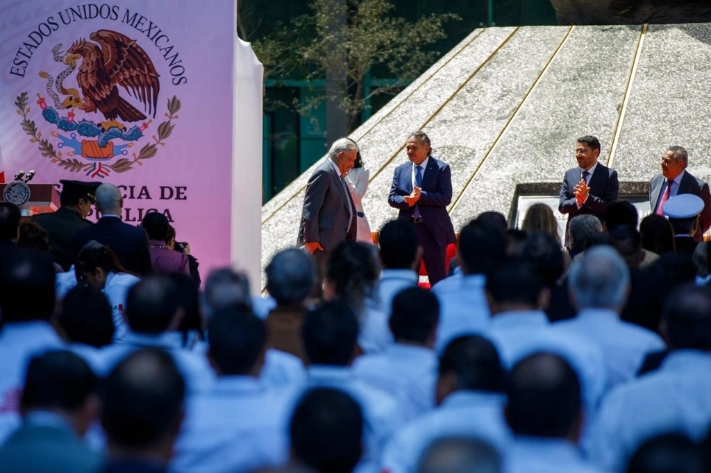 El director de Pemex, Octavio Romero Oropeza, refirió algunos buscan menospreciar a la empresa productiva del Estado y demostrar el deseo de privatizarla, durante el evento conmemorativo por el 86 aniversario de la Expropiación Petrolera, realizado en la Torre de Pemex, en la Ciudad de México, el 18 de marzo de 2024. Foto Pablo Ramos

