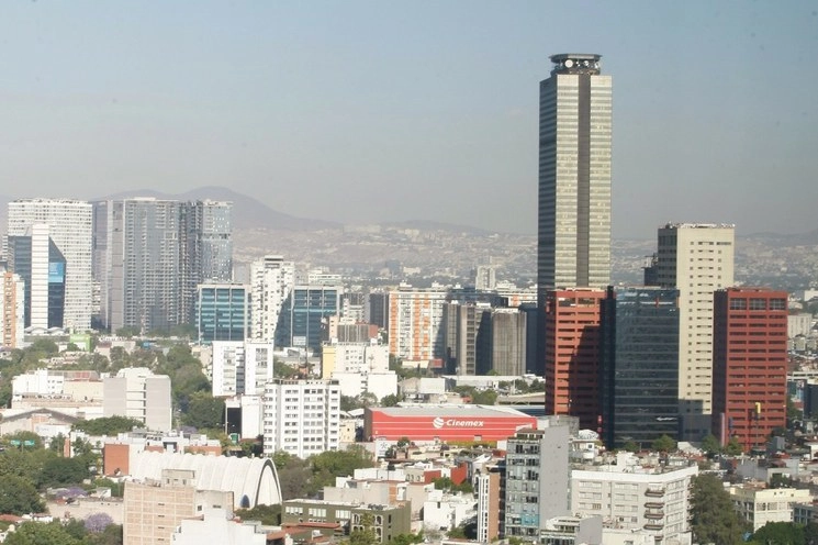 Torre de Pemex, en la capital del país. Foto Roberto García Ortiz / Archivo