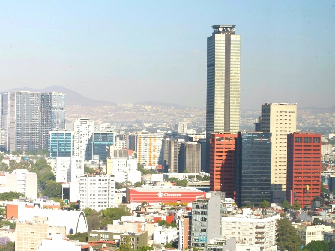 Torre de Pemex en la Ciudad de México. Foto Roberto García Ortiz / Archivo